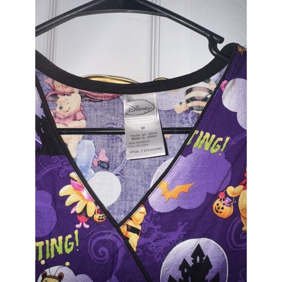 Disney Medium Women's Medical Scrub Top Halloween WINNNIE THE POOH Haunting - Picture 1 of 3